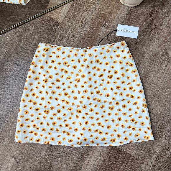 NWT Weworewhat Ditsy Daisies Mini Slip Skirt - Picture 1 of 5